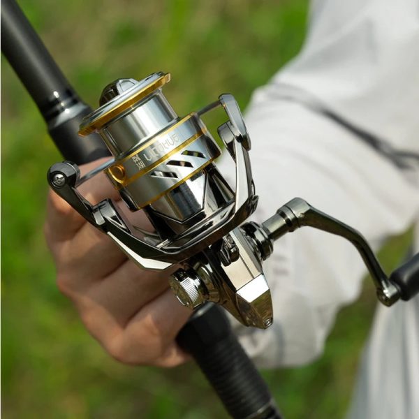 FISHINGHUB  LQ Drag System 10kg Max Grey Golden Fishing Reel - Image 6